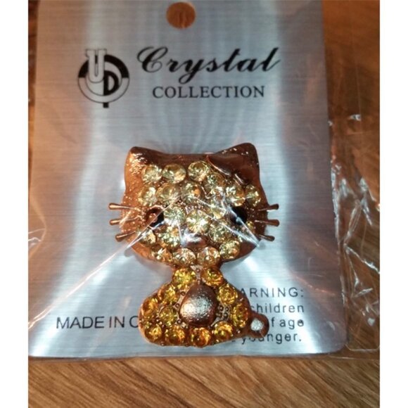 Nwt Hello Kitty Look Crystal Collection Brooch Pin Bejeweled Sparkling - Picture 3 of 3
